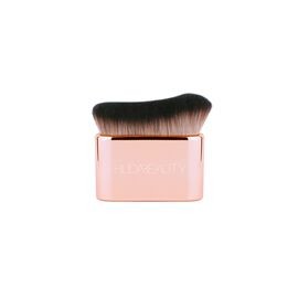 N.Y.M.P.H BODY BLUR & GLOW BRUSH (BROCHA APLICADORA DE ILUMINADOR LÍQUIDO)